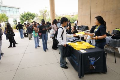 High school students signing in for COHS Choose Your Major Conference